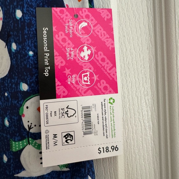 Winter theme scrub top - Picture 3 of 4